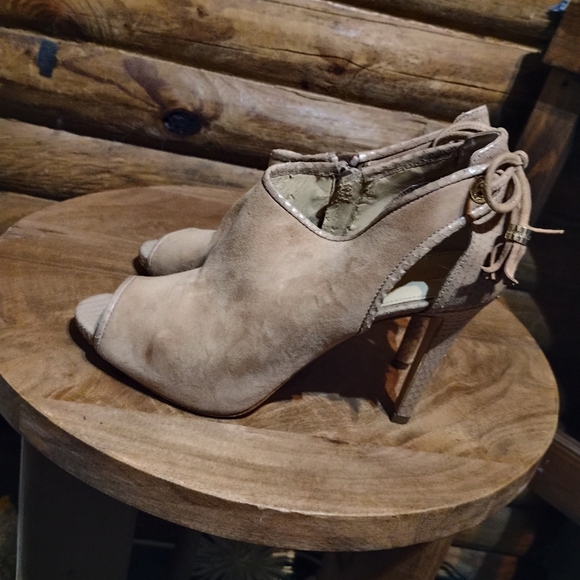 Michael Kors Light Beige Heels with  Open-Toe Design - Picture 6 of 9